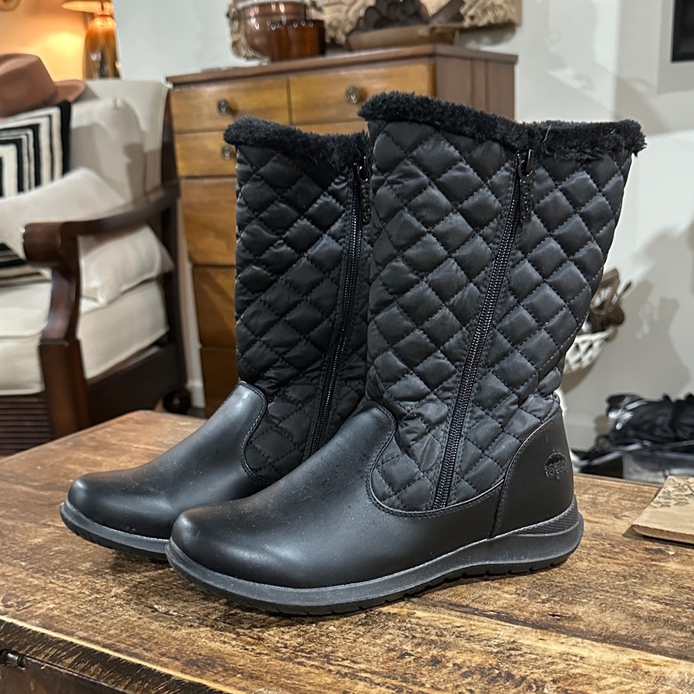 Women's Totes Black Quilted Winter Boots size 8